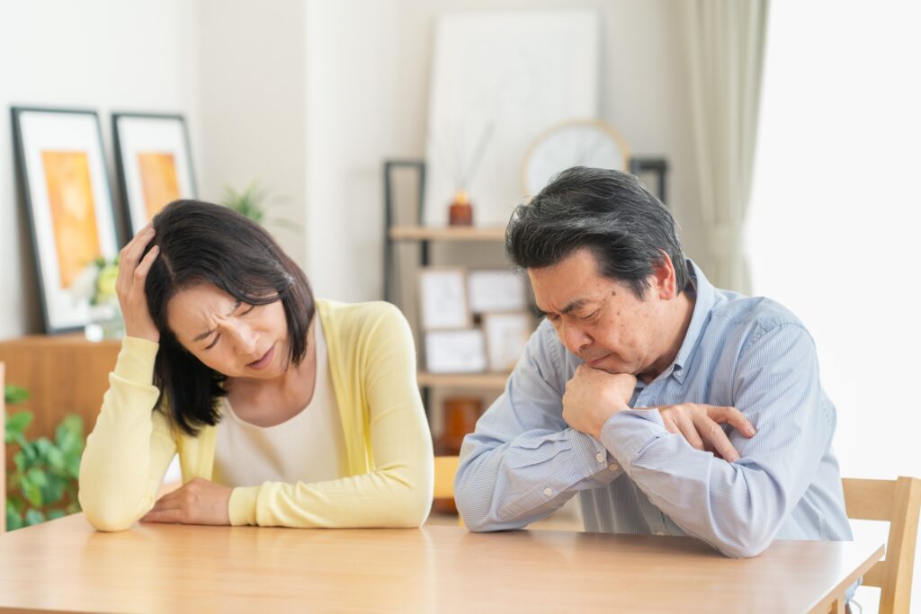 悩んでいる夫婦