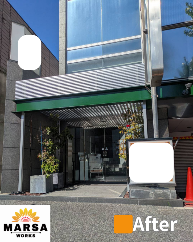 ビルのエントランス　アルミ屋根施工後